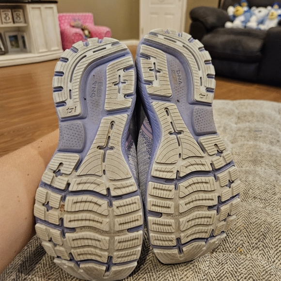 Women's Brooks size 7 - Picture 4 of 5